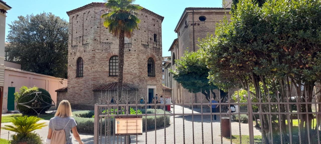 Corte Cavour. Una Mansarda Nel Cuore Della Citta Ravenna Eksteriør bilde